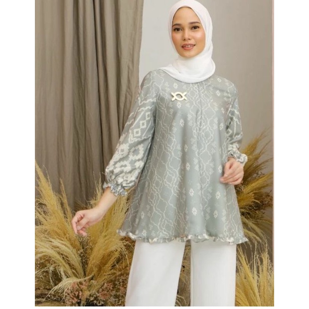 Ready Stock Cika Blouse Size XL  Wearing Klamby Cika Blouse Spinach