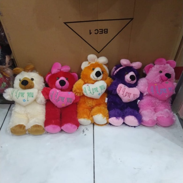 Boneka beruang LOVE