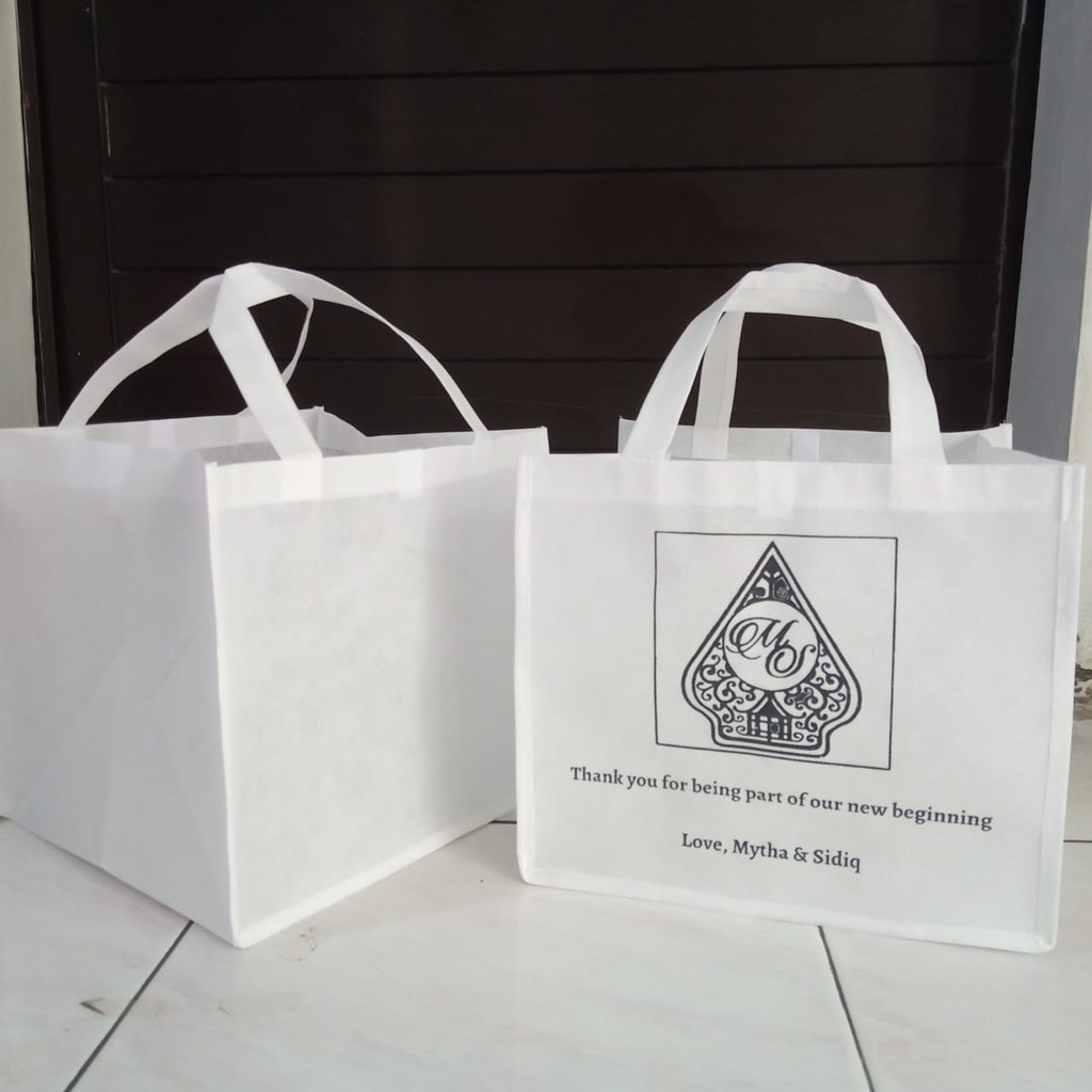 

Spunbond tebal 75gsm untuk dus ukuran 22 Sudah sablon 1 warna [22x22x30/22x22x22/22x22x15/22x22x10/22x22x35]