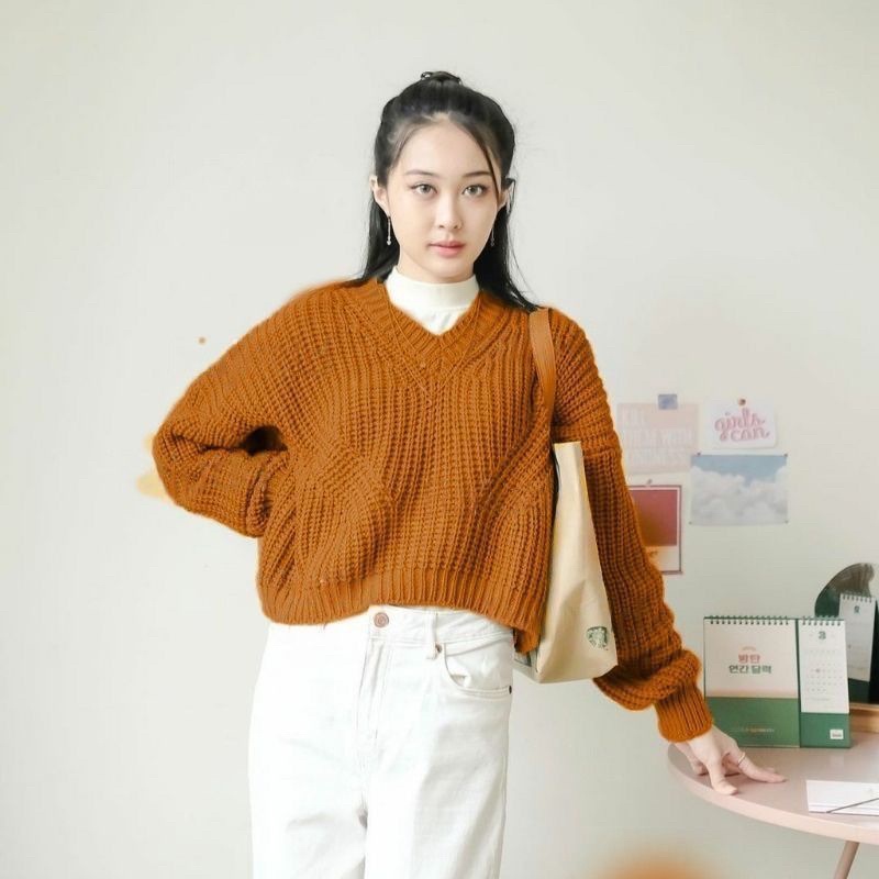 KBS BAJU RAJUT HANNA OVERSIZE KNIT/ YEJI SWEATER CROP OVERSIZE PREMIUM / V SWEATER RAJUT HIGH QUALITY