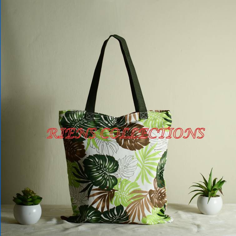 TOTEBAG KANVAS TAS KANVAS MOTIF ANEKA DAUN LATAR PUTIH. Riens Collections