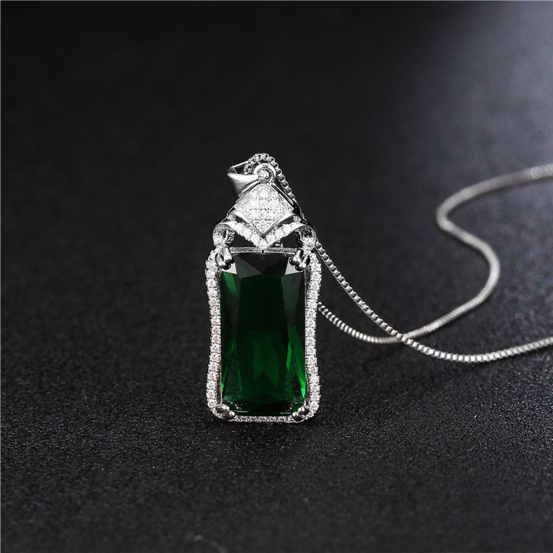 [Ready Stock]Fashion Plated 925 Silver Inlaid Green Gem Diamond Pendant Necklace