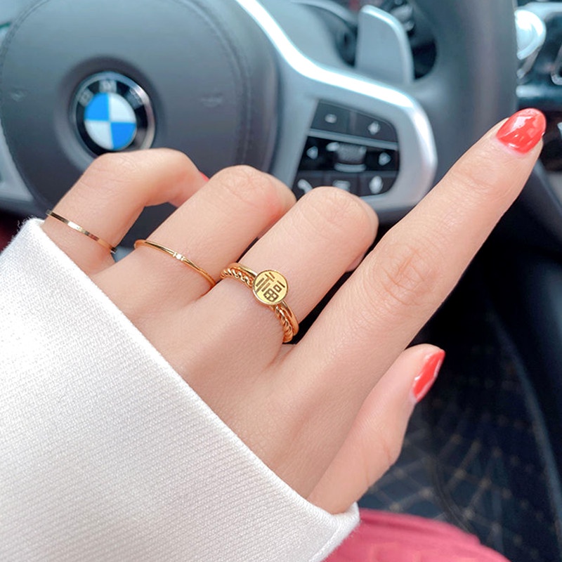 Cincin Titanium Wanita Keberuntungan Karakter China 'Fu' Emas 18K Anti Karat Aksesoris Wanita