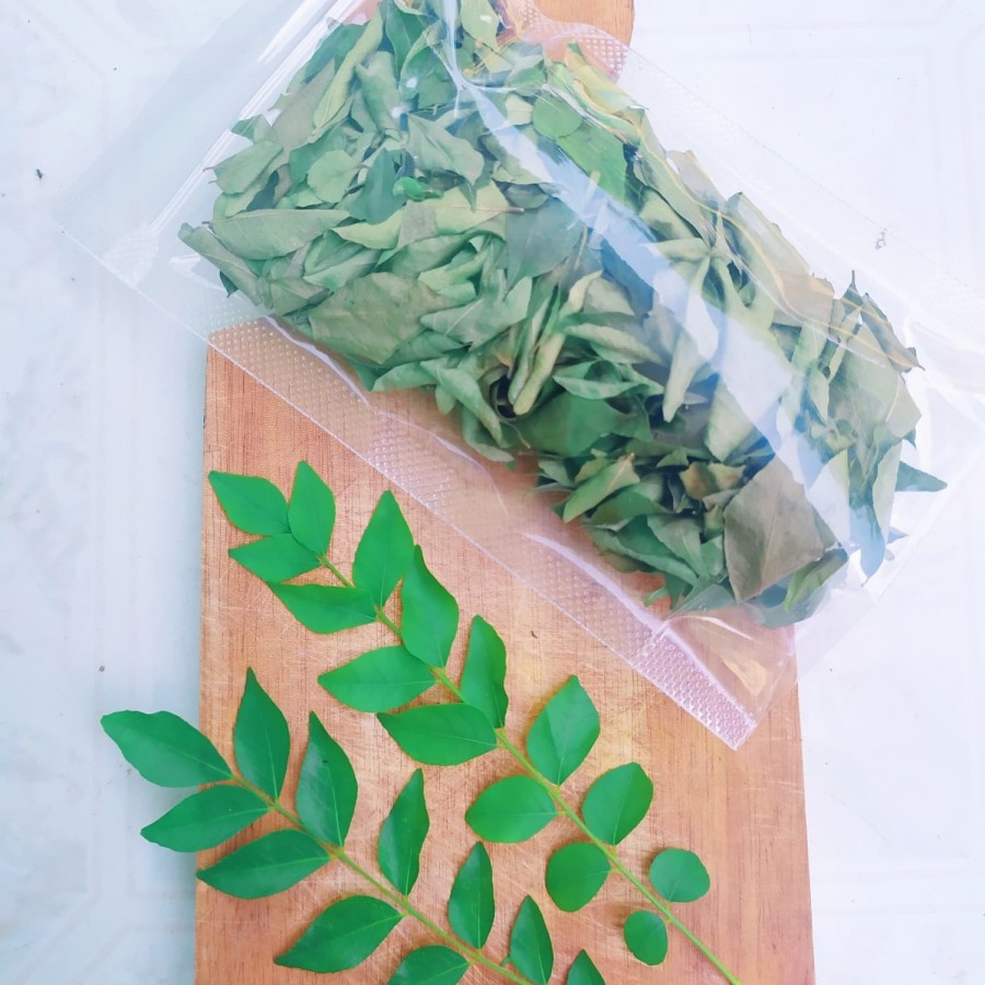 

Daun Kari Kering - daun salam koja kering