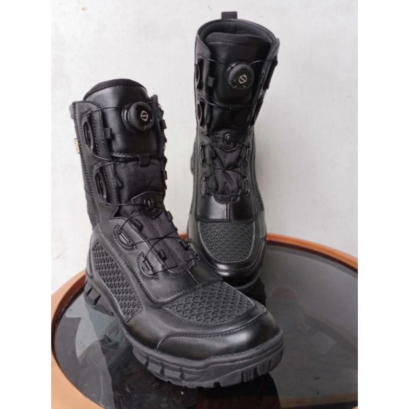 Sepatu pdl trav tali putar BOA libra replika