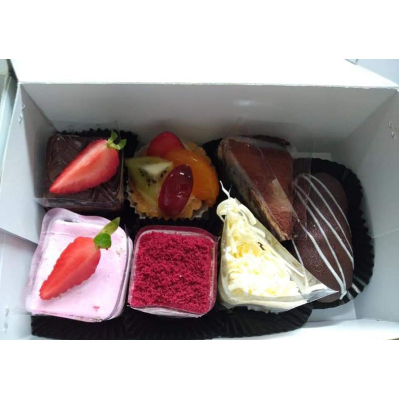 

choco deville, strawberry cake, pie buah, red velvet, tiramisu, keju, choco eclair