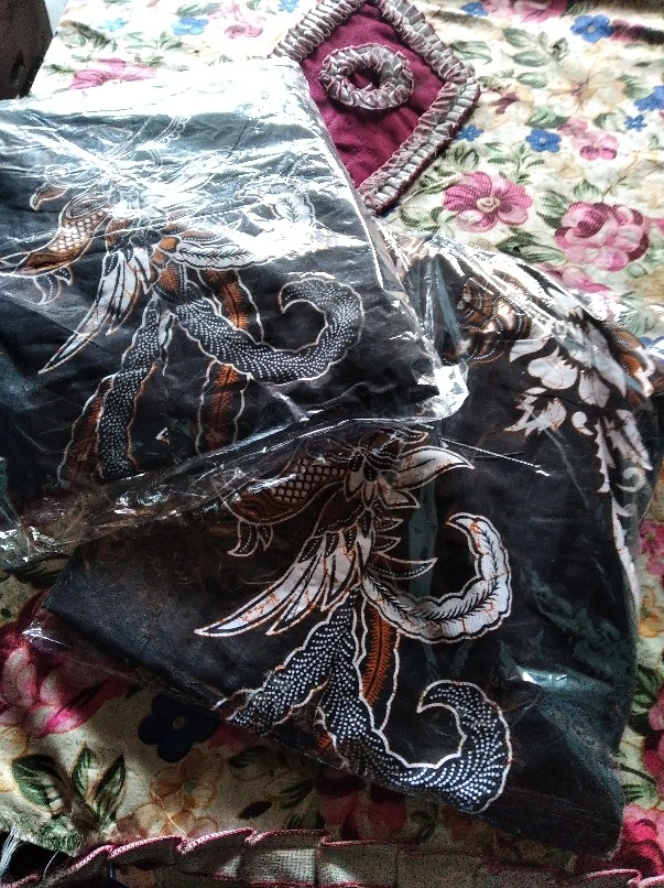 Kemeja Batik Pria Motif Ayam Ketawa