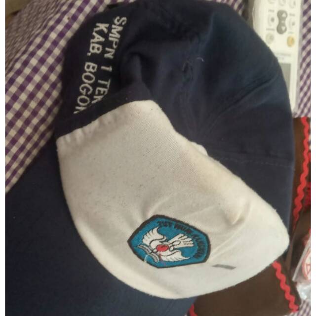 Topi smp bordir dengan identitas sekolah