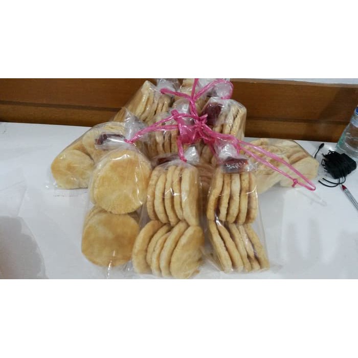 

Oleh-oleh Khas BANGKA / Snack / Kerupuk Panggang Bangka bentuk bulat