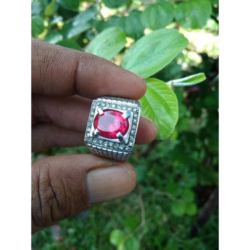 merah Siam cutting 9 skala Mohs