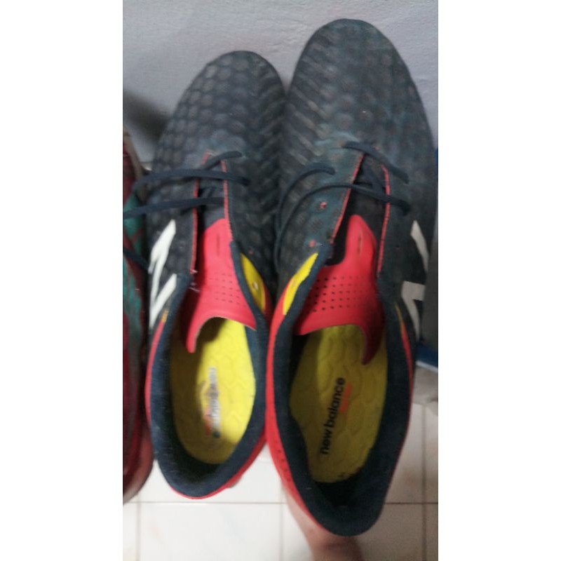 sepatu bola new balance (bisa nego) ukuran 44 (EU) Visaro preloved