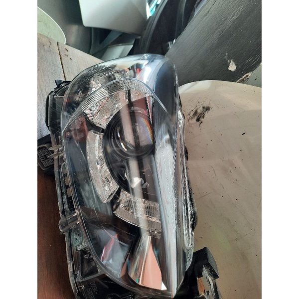 Headlamp/lampu DEPAN mazda 2 kanan