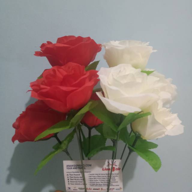 Bunga Mawar Merah Putih Tangkai Kuntum 5 Artificial Kain Untuk