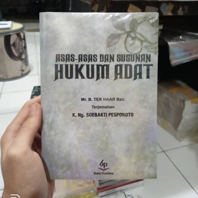 

Buku asas asas dan susunan hukum adat