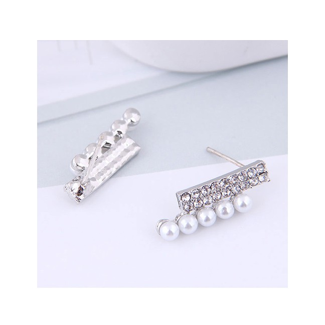 LRC Anting Tusuk Fashion Gold Rhinestone Pearl Earrings A59183