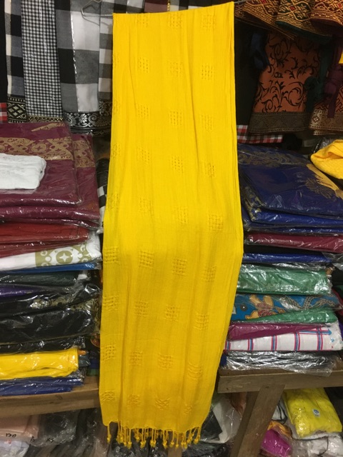 Selendang Rajut Warna Kuning dan Putih