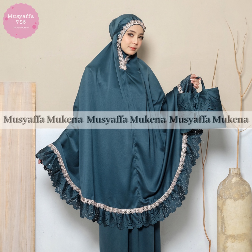 Mukena Dewasa Daily Lesty Sutra Velvet Rempel Laser Cut Dewasa Renda Mewah Raline / Rempel