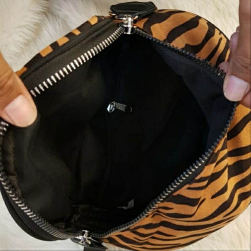 Tas Slempang Wanita Macan 006-3