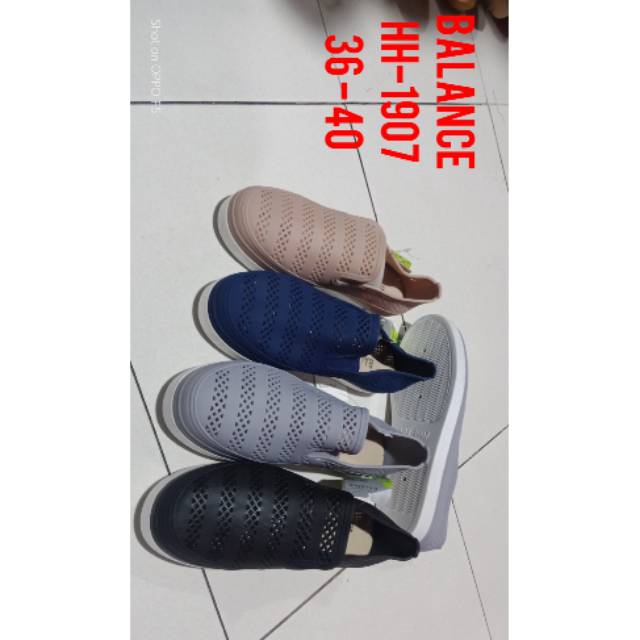 sepatu jelly balance hh  1907 - sepatu karet cewek balance - sepatu slip on jelly