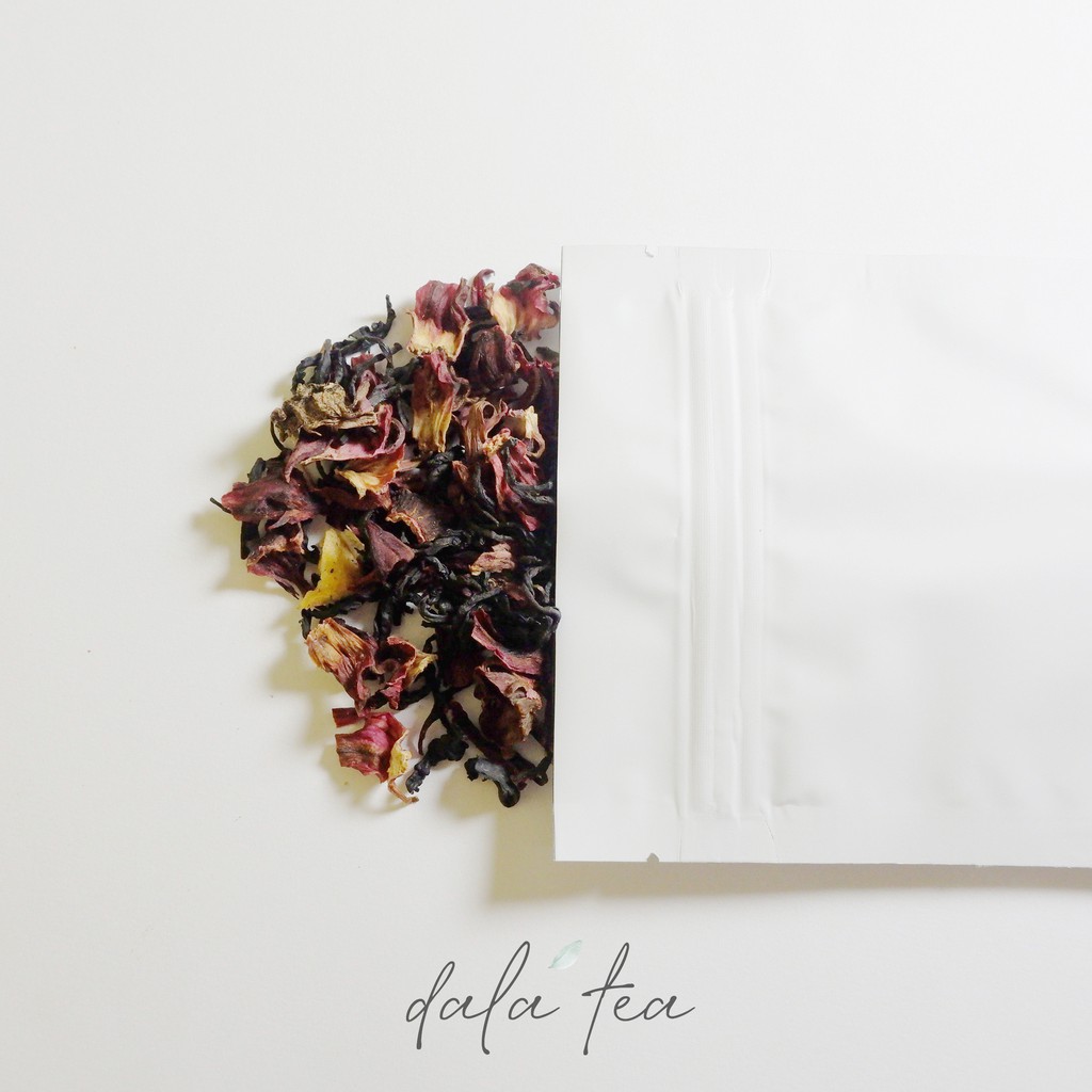 

Berry Blush 12gr - Black Tea, Strawberry, Nutmeg, and Hibiscus