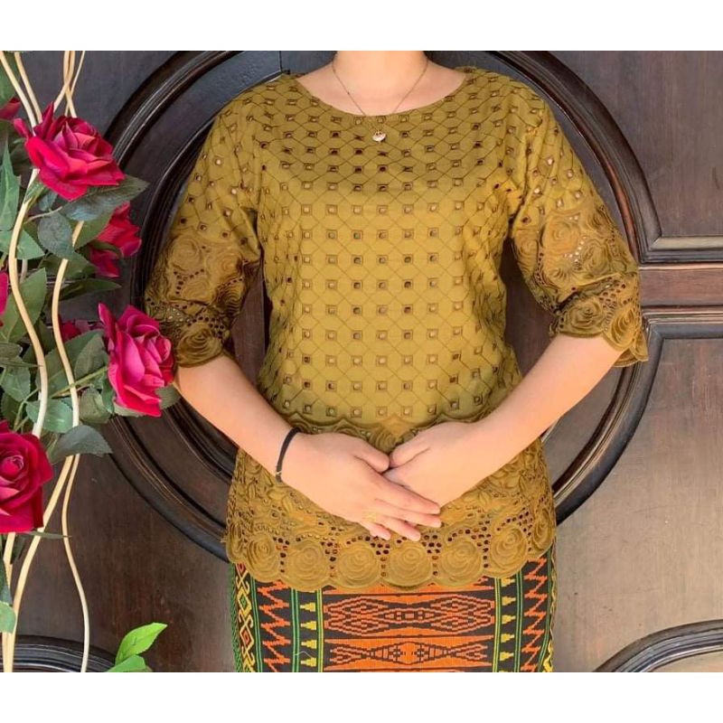 Blus Katun Bolong Bunga Premium 1