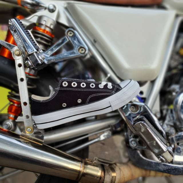 Ventela 70s low black white