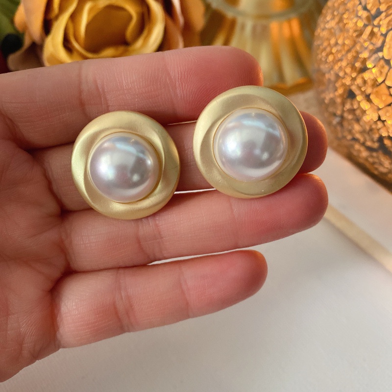 Anting Tusuk Gantung Temperament Desain Bulat Hollow Hias Mutiara Gaya Mewahretroistana Untuk Wanita