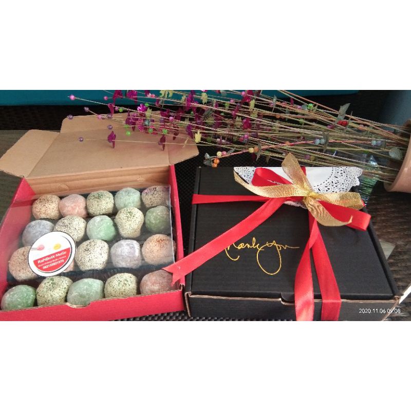 

Rainbow MoGe kemasan hampers isi 20