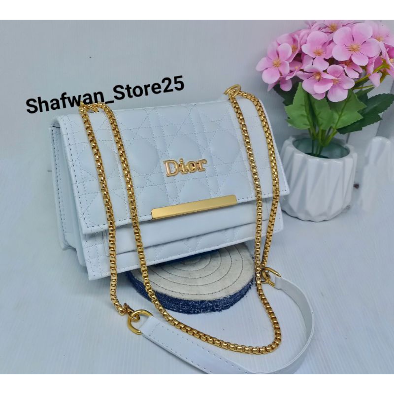 Tas Selempang Wanita//Selempang wanita kekinian //Fashion Wanita// Dhior Behel//#tas #taslokal #tasmurah #tasgrosirmurah #taswanita #tastanganpertama #tasfashion #taspaket #taspaketan #tascewek #tasselempang #slingbag  #taspinggang#slingbag #taswanitagaya