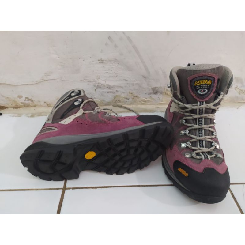 Sepatu Gunung Purple Second