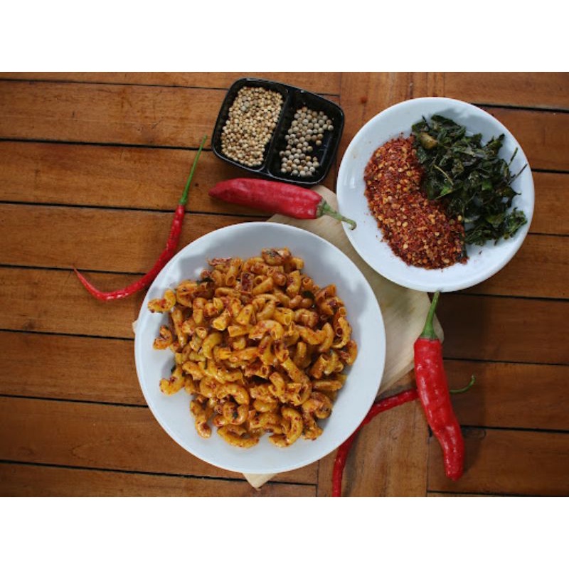 

Makaroni pedas daun jeruk 250gram