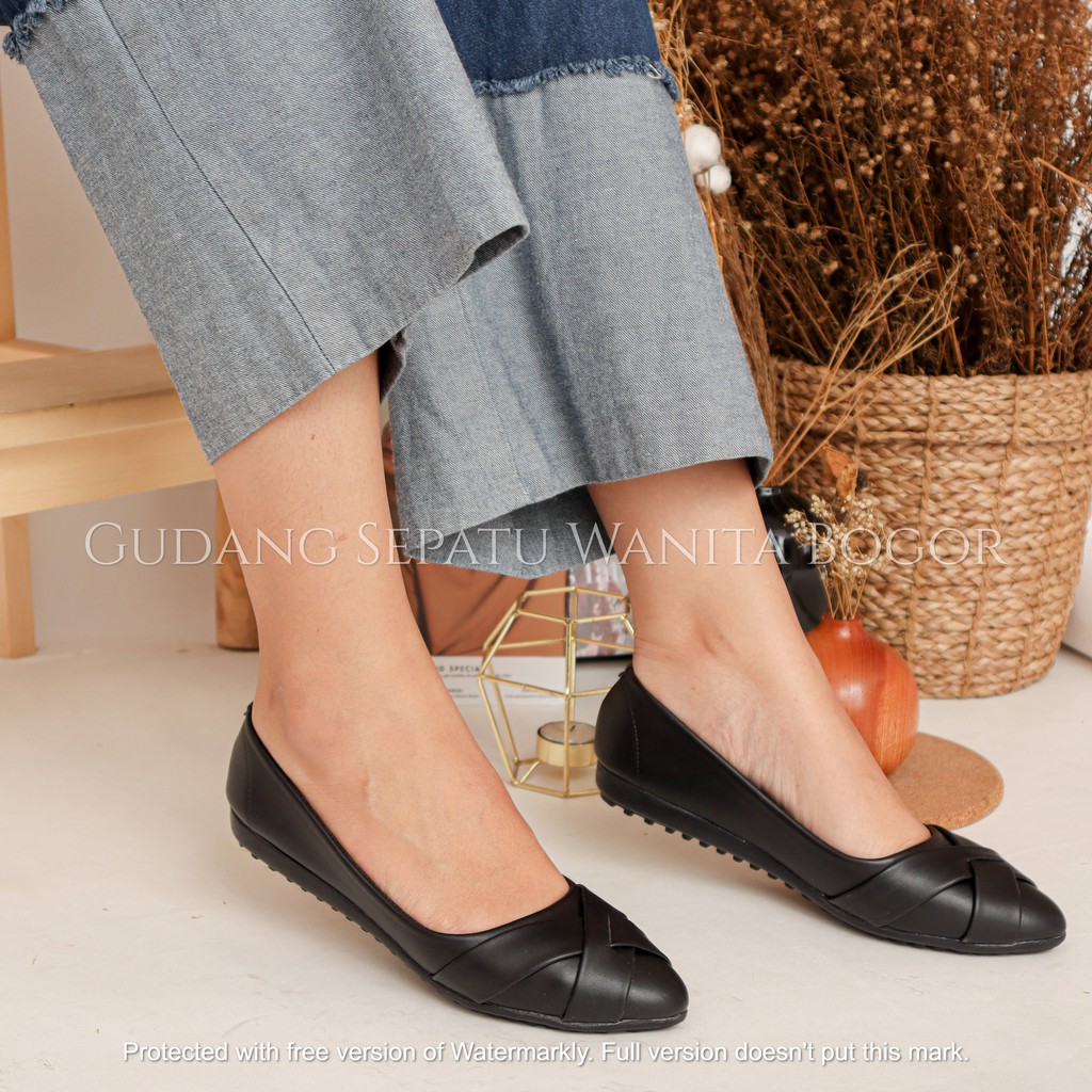 Gratica Sepatu Wanita Flat Shoes Silang Lancip B05 SL