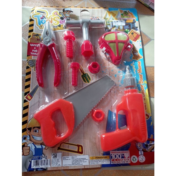 permainan alat tukang atau mainan alat tukang.