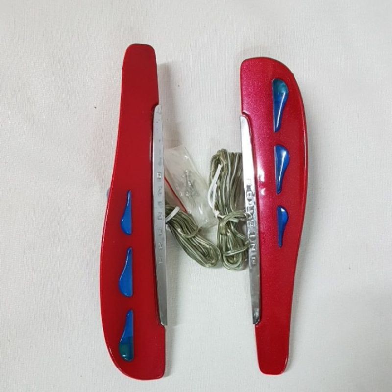 wiper wing lampu warna biru body merah dan silver