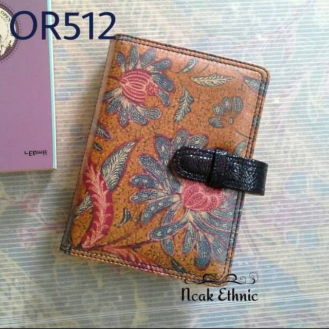 

OR512 Exclusive Batik Planner: Laminated Batik 3 Negeri Tulis & Italian Leather