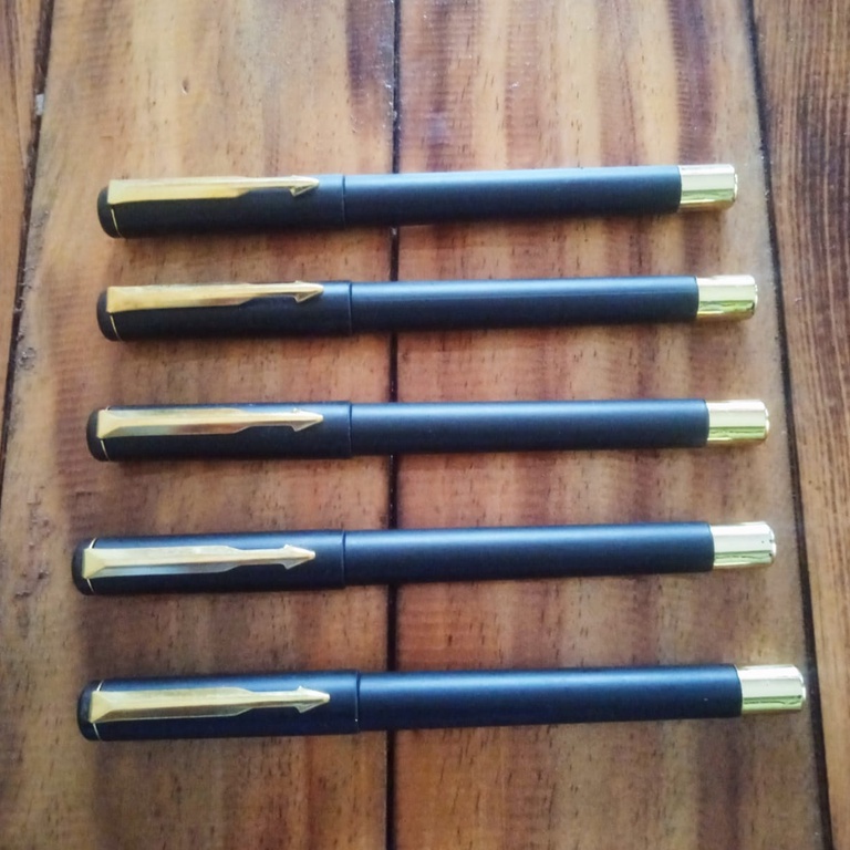 

sale !!! pen ukir nama model parker hitam bisa cod