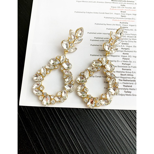 LRC Anting Tusuk Fashion Alloy Diamond Drop Shape Earrings D30876