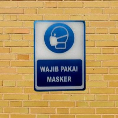 

sign board acrylic wajib pakai masker