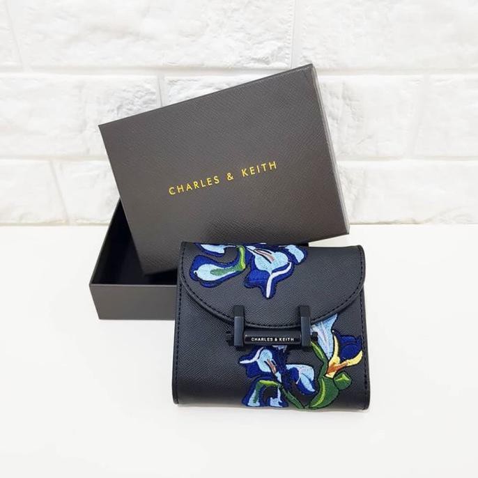 Dompet charles and keith