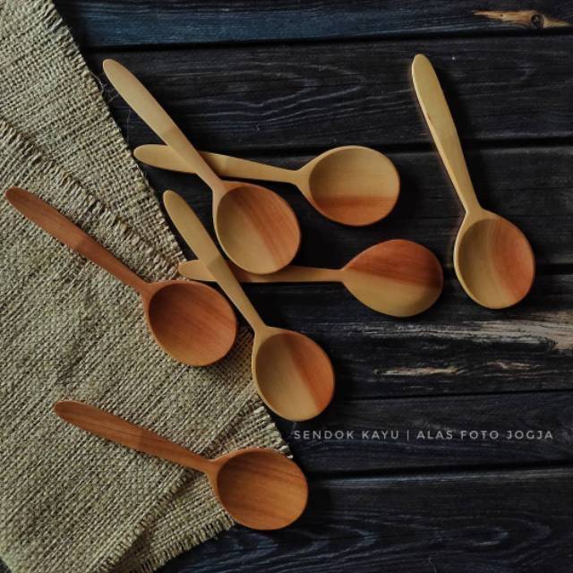 Sendok Makan Kayu Properti Foto Produk
