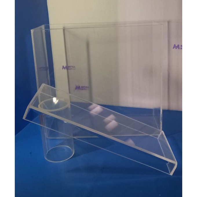 kotak box sepatu akrilik display