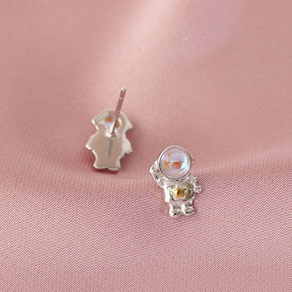 NEEDWAY Anting Korea Aurora Fashion Spaceman Kecil Perempuan Hadiah Perhiasan Anting Astronot Kristal