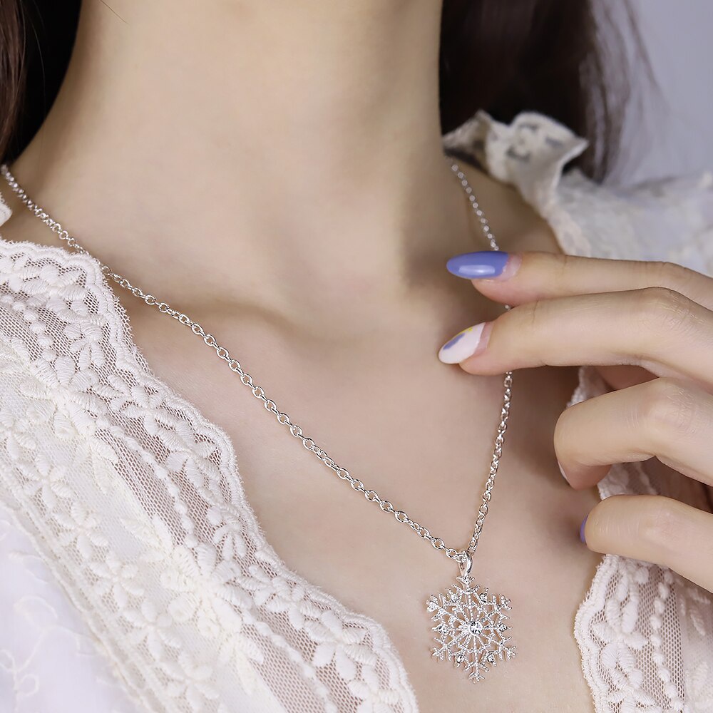 【COD Tangding】Lady Crystal Snowflake Zircon Flower Christmas Necklaces Pendants Jewelry for Women Sweater Necklace