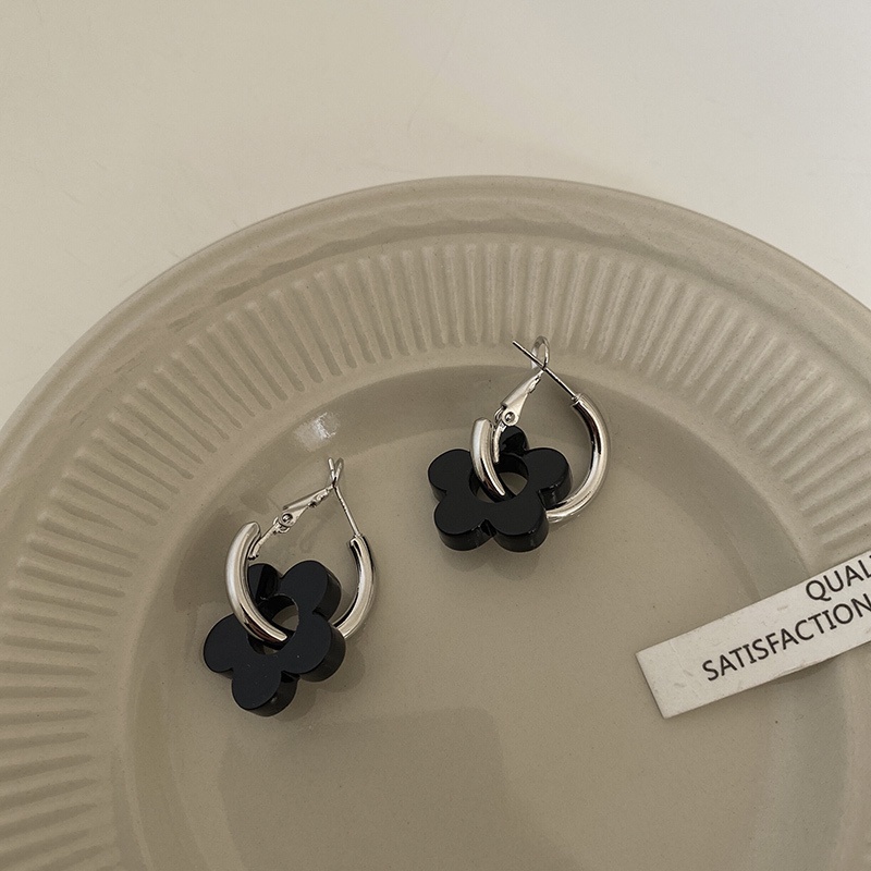 Anting Tusuk Motif Bunga Hollow Simple Trendy Ala Korea Warna Hitam Untuk Wanita