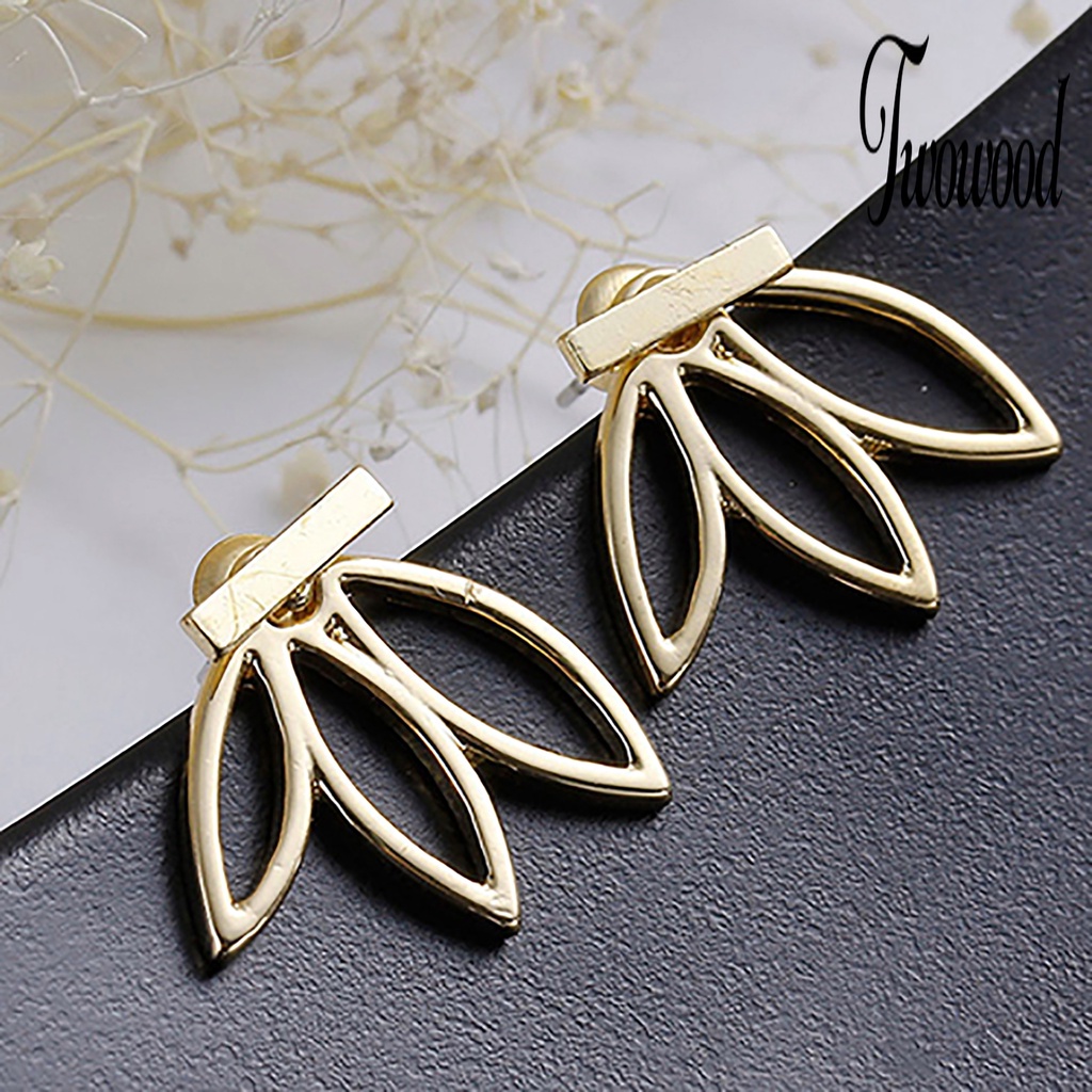 1 Pasang Anting Stud Bentuk Lotus Model Hollow Dua Sisi Untuk Wanita