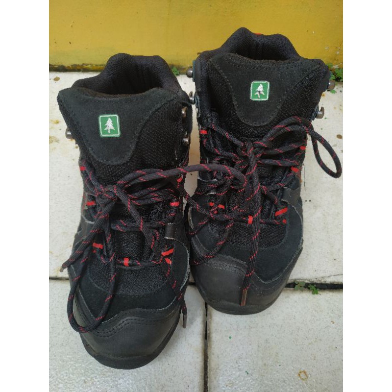 PRELOVED SEPATU GUNUNG PRIA CONSINA ORI