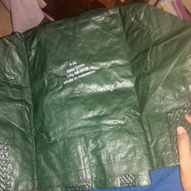 Planter Bag Ukuran 30 Liter (diameter 34cm Tinggi 33cm)