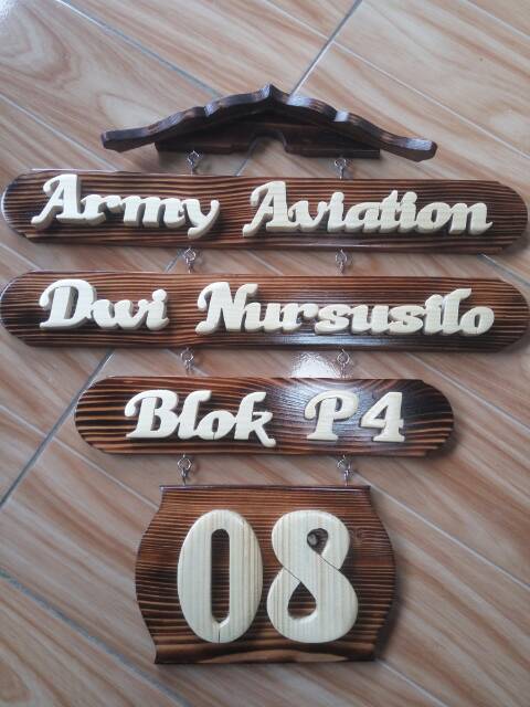 Papan nama / nomor rumah dari kayu