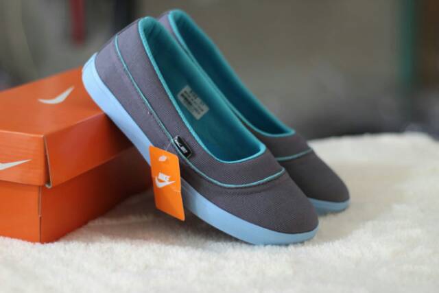 Nikee Sepatu Flat/Slop/Slip On Wanita Dewasa Standart (35 36 37 38 39 40)