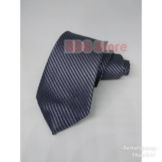 Dasi motif salur warna abu abu tua